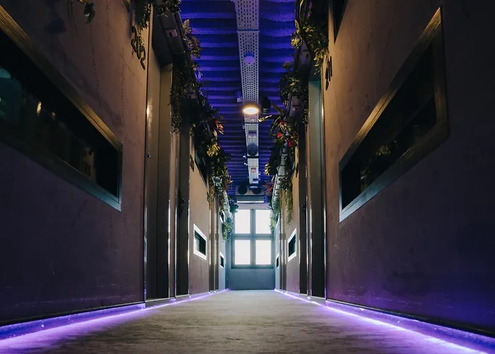 This HoTel